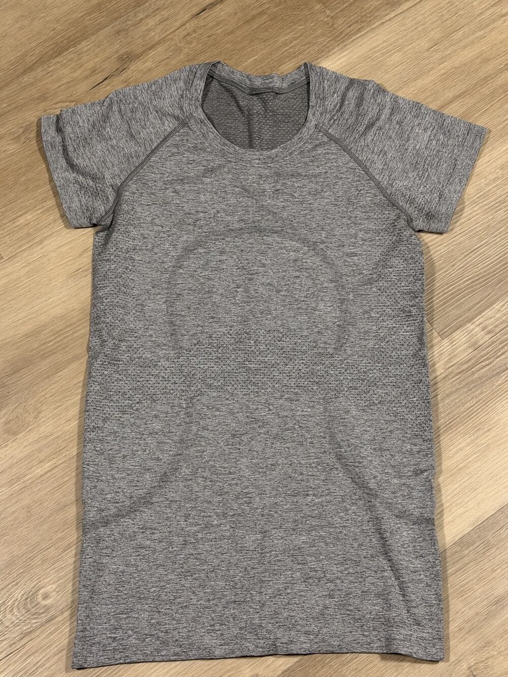 Lululemon Swiftly Tech Short Sleeve Tee Womens Size 6 Heathered Grey